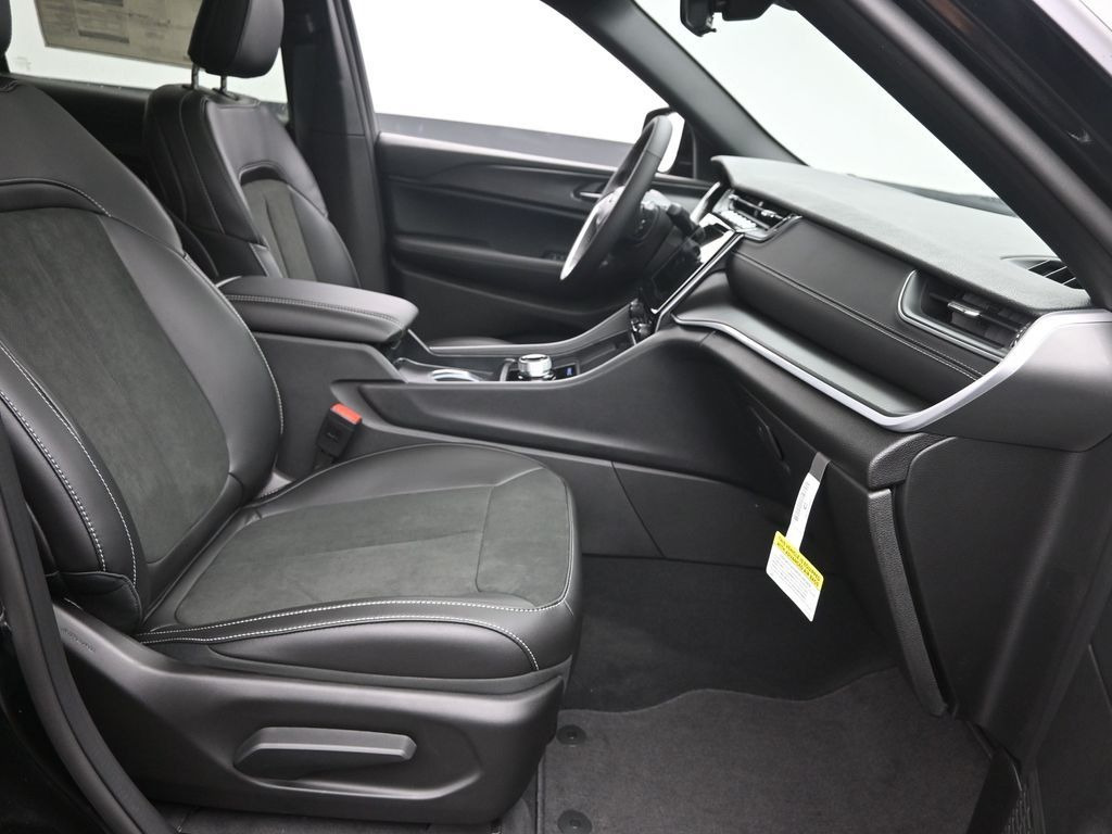 2025 Jeep Grand Cherokee Altitude X photo 5