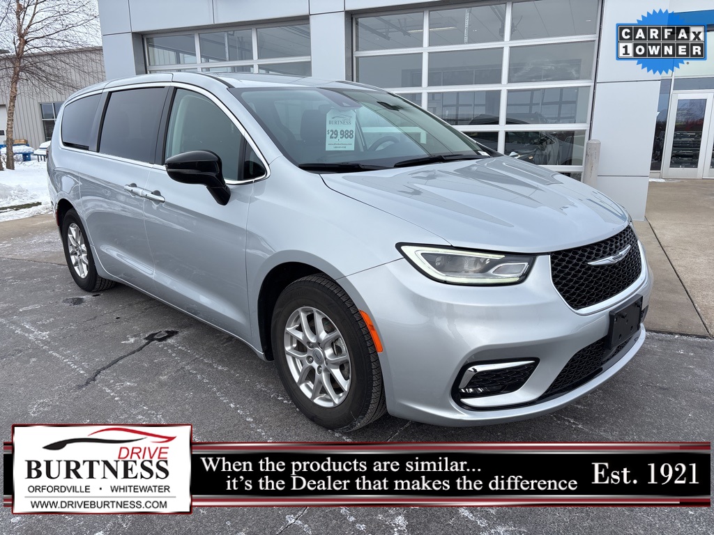 2024 Chrysler Pacifica Touring L's photo