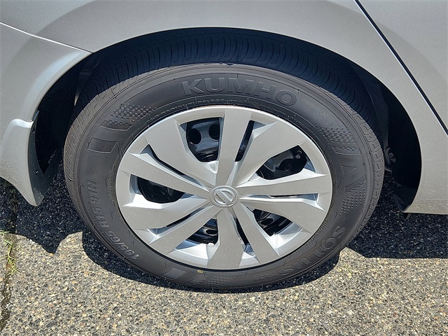 2025 Nissan Versa 1.6 S photo 3