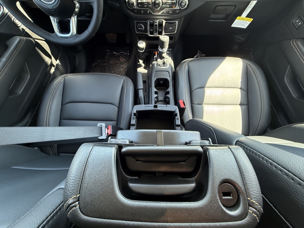 2025 Jeep Wrangler Sahara photo 22