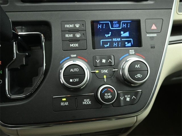 2018 TOYOTA SIENNA - Image 18