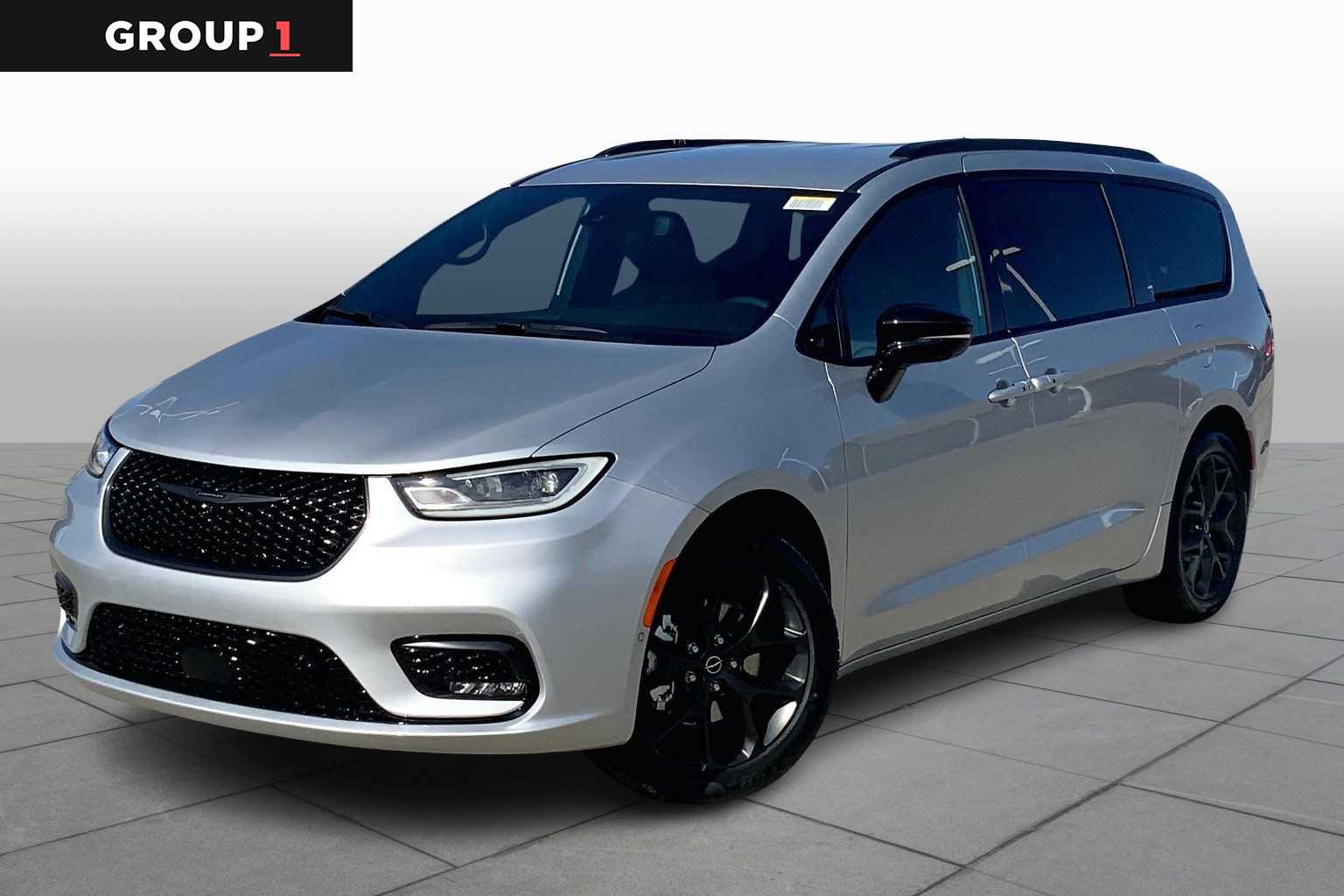 2026 Chrysler Pacifica Select's photo