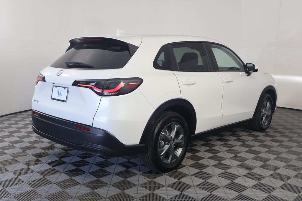 2026 Honda HR-V LX photo 2