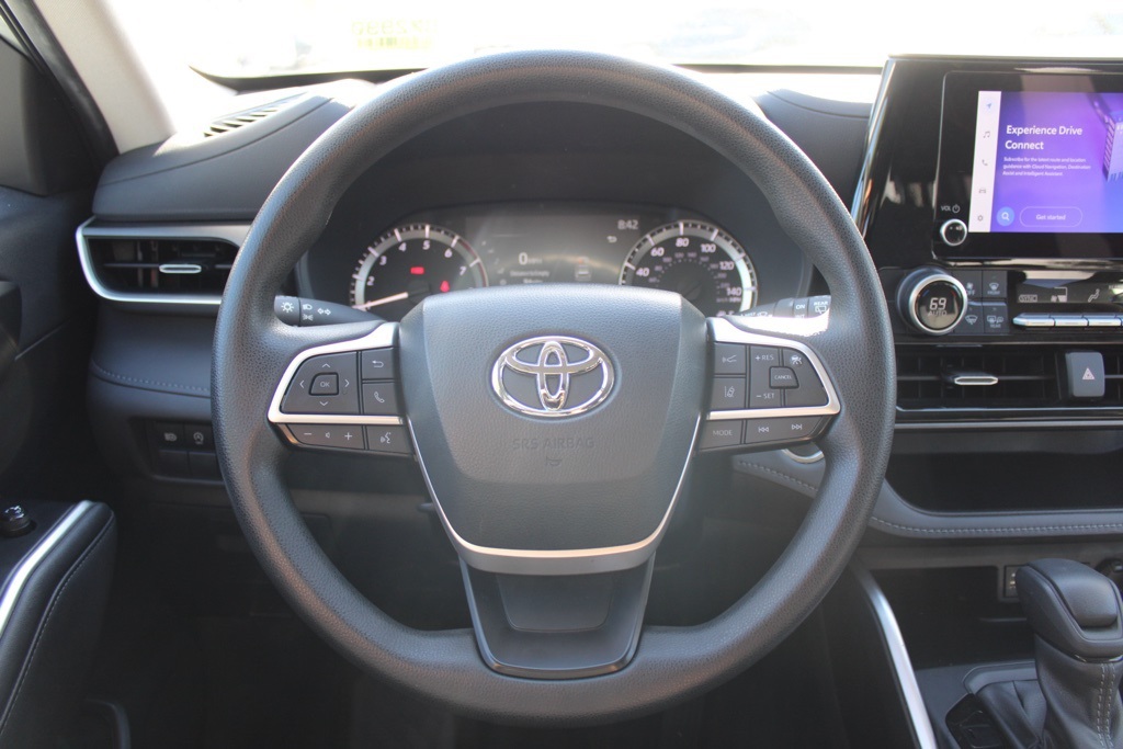 2023 Toyota Highlander L photo 22