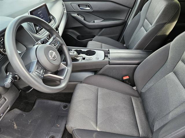 2024 Nissan Rogue SV photo 4