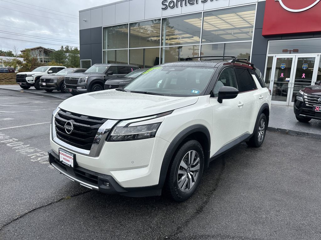 2022 Nissan Pathfinder SL