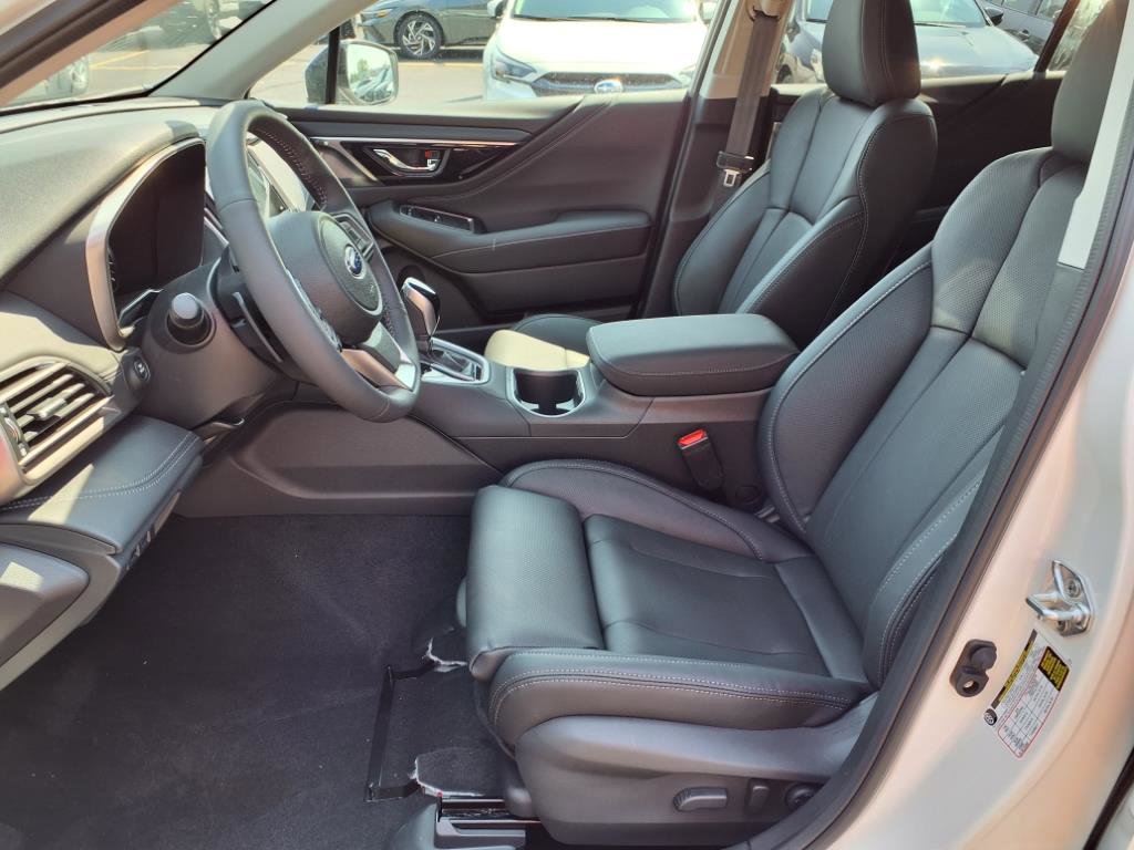 2025 Subaru Outback Touring photo 4
