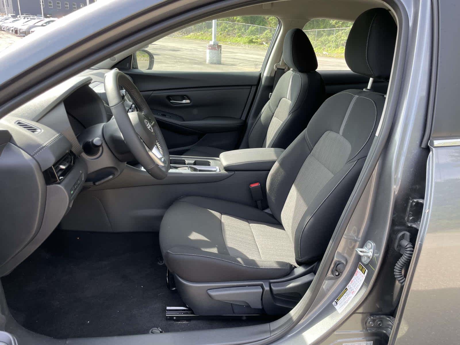 2025 Nissan Sentra SV photo 11