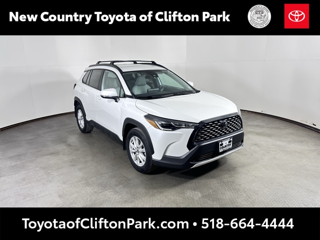 2022 Toyota Corolla Cross LE's photo