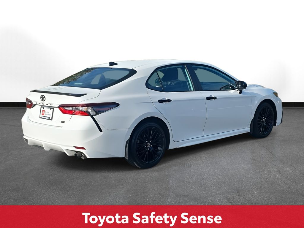 2022 Toyota Camry SE photo 4