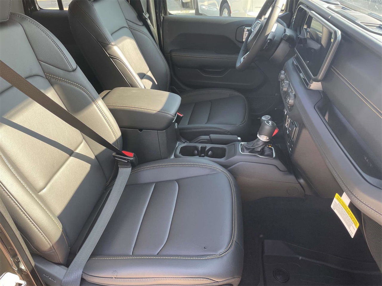 2025 Jeep Wrangler Sahara photo 25