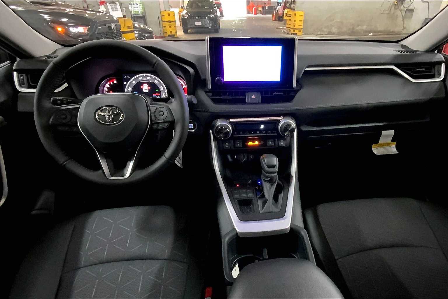 2025 Toyota RAV4 XLE photo 5