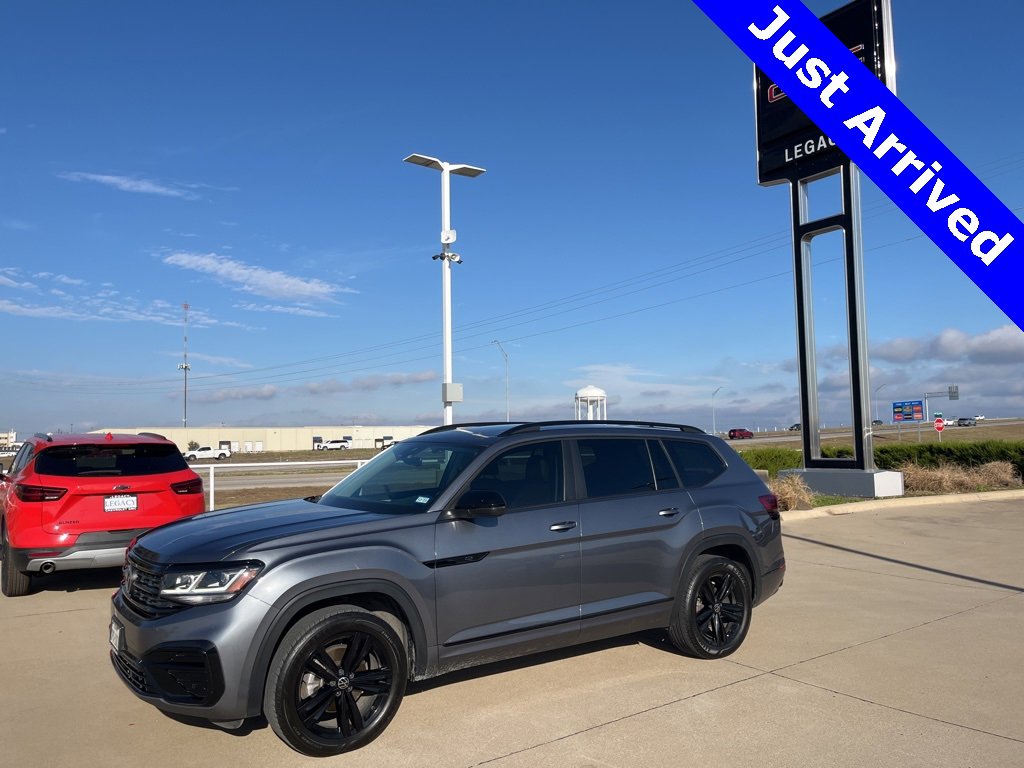 2023 Volkswagen Atlas SEL R-Line Black's photo