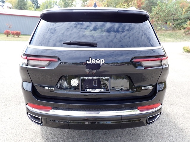 2023 Jeep Grand Cherokee Overland photo 3