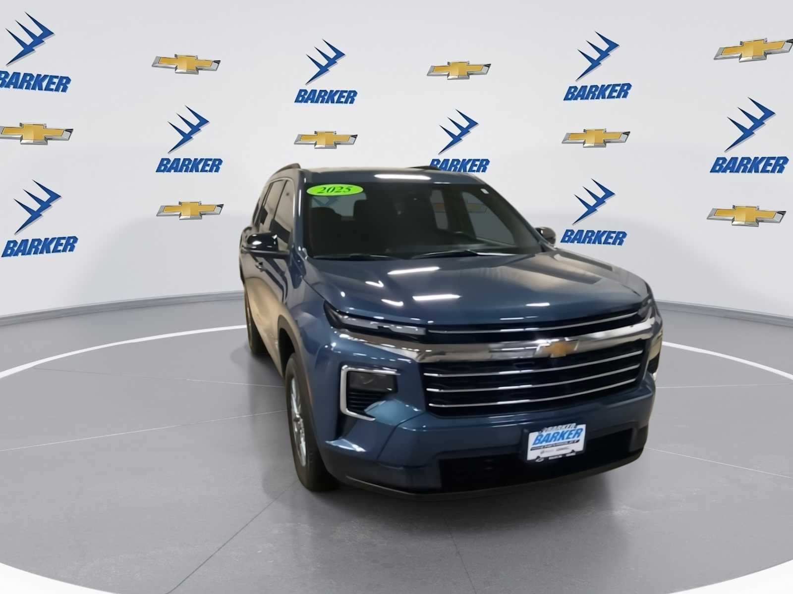 2025 Chevrolet Traverse photo 3