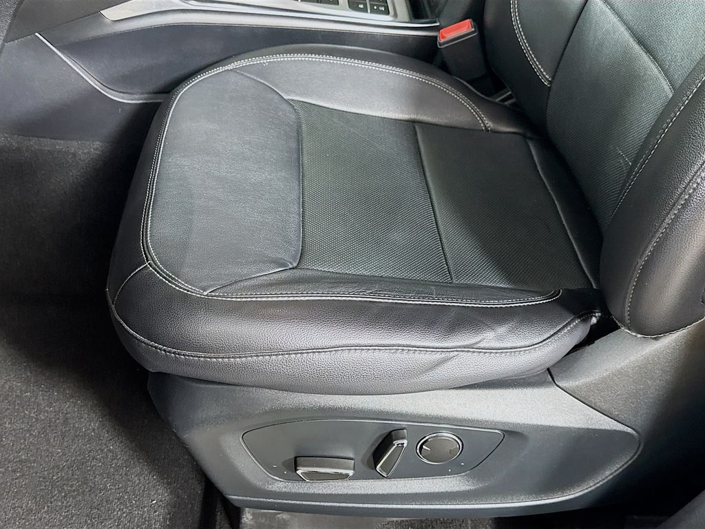 2020 Ford Explorer Limited photo 20