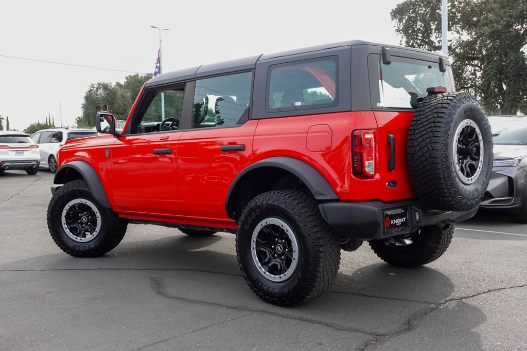 2023 Ford Bronco Base photo 9