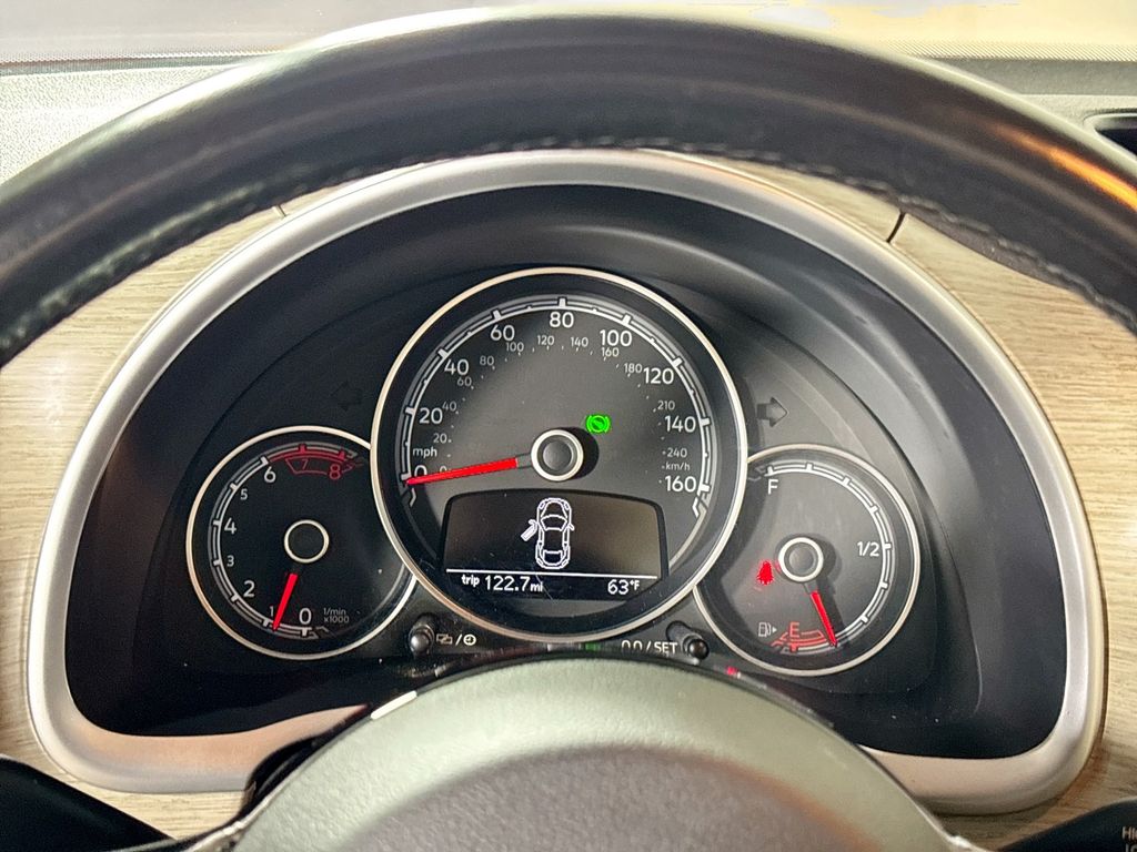2018 Volkswagen Beetle Coast photo 14