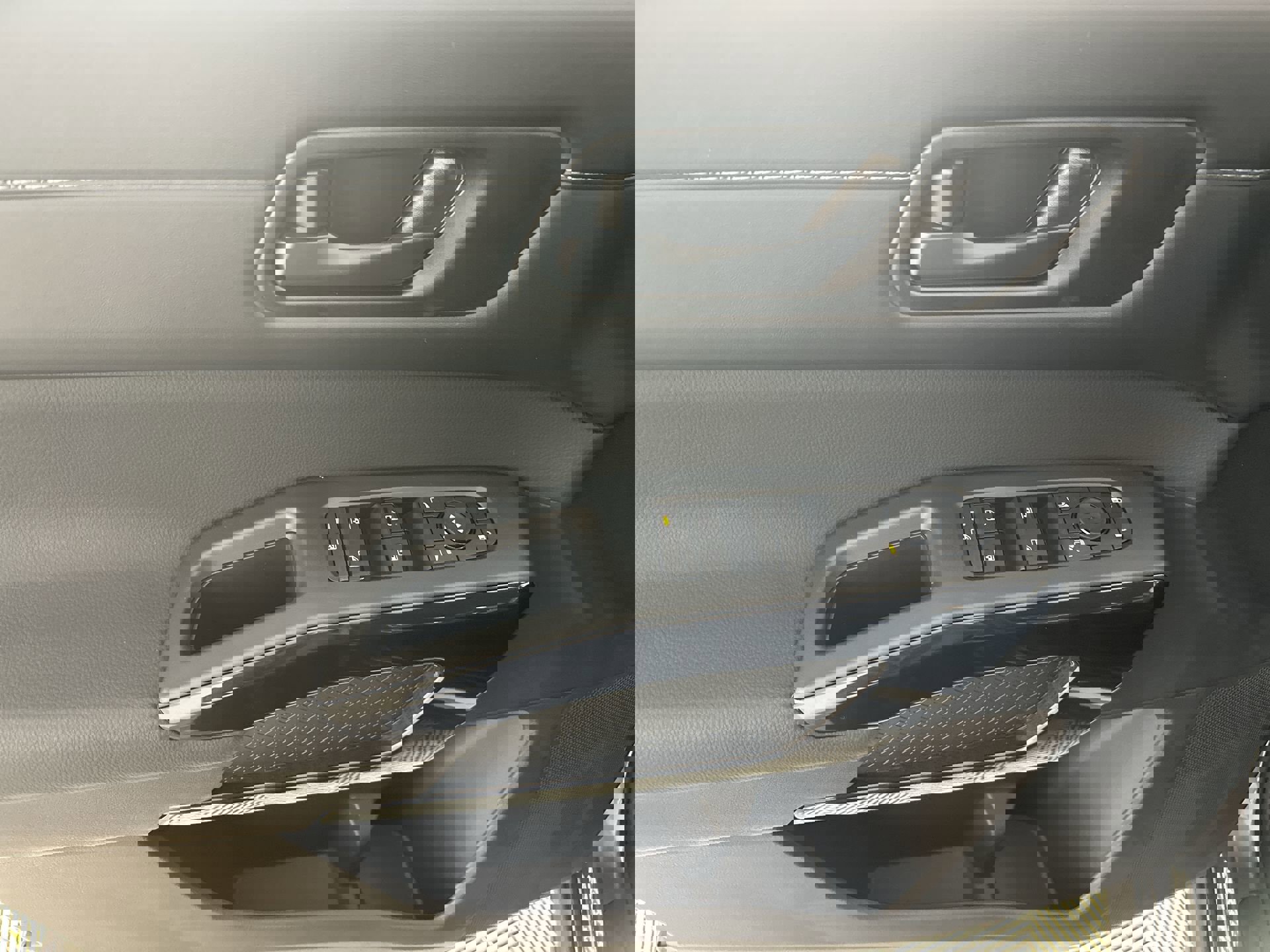 2025 Nissan Pathfinder S photo 12