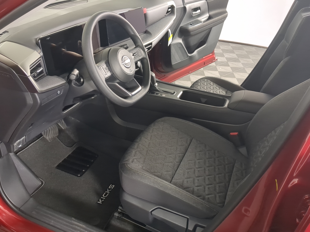 2026 Nissan Kicks SV photo 9