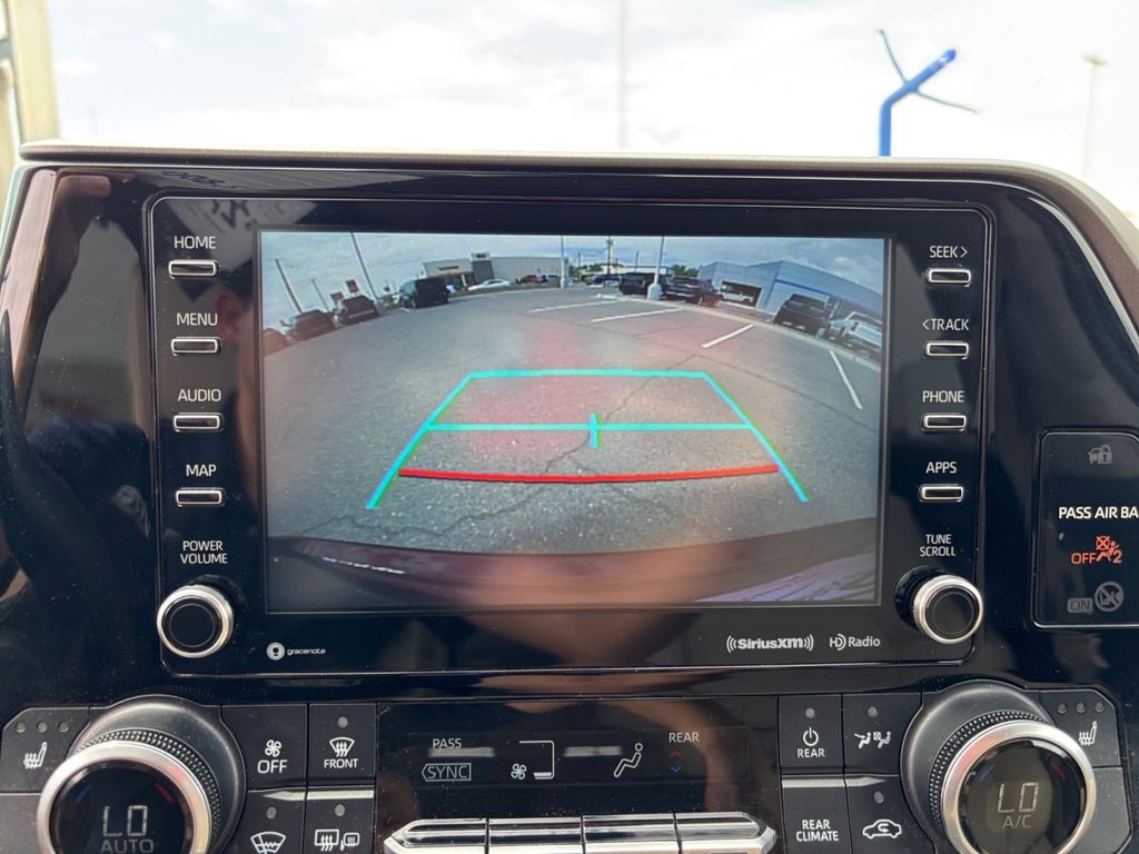 2021 Toyota Highlander XLE photo 21