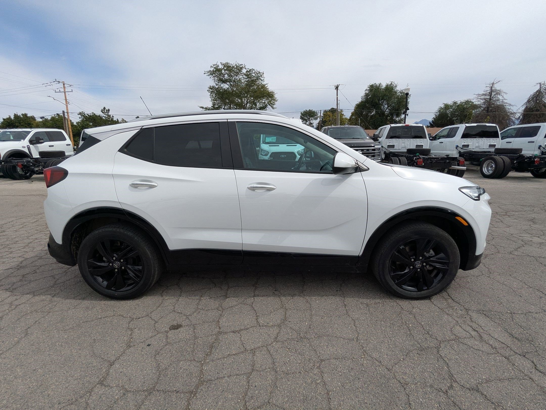 2024 Buick Encore GX Sport Touring photo 2