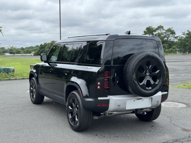 2025 Land Rover Defender 110 S photo 3