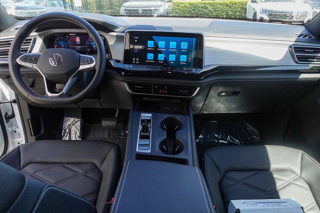 2025 Volkswagen Atlas Cross Sport SE photo 24