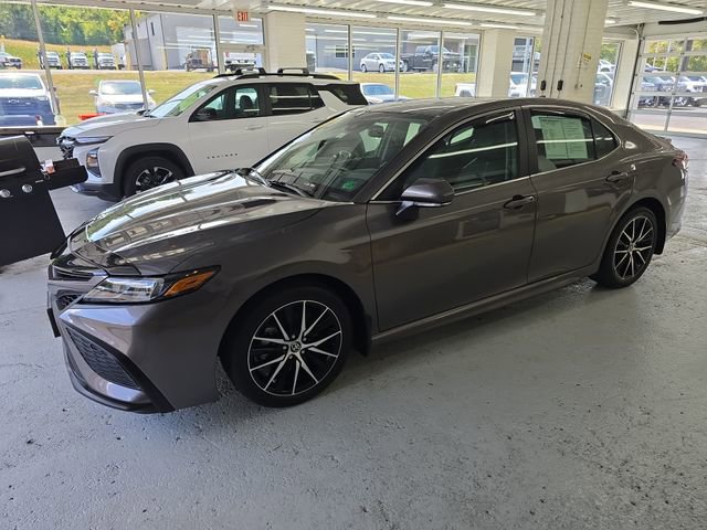 2024 Toyota Camry SE photo 2
