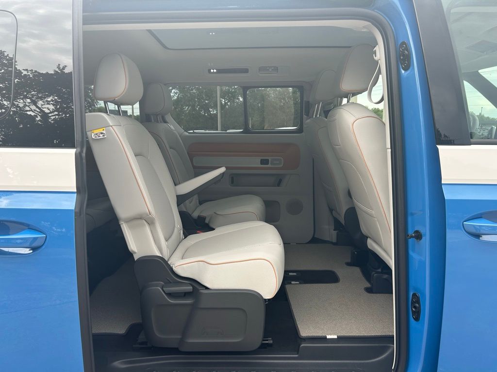 2025 Volkswagen ID. Buzz Pro Plus photo 29