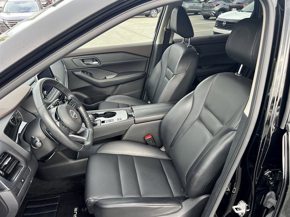 2022 Nissan Rogue SV photo 14