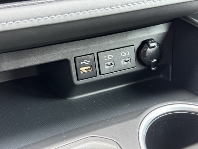 2024 Toyota Highlander LE photo 12