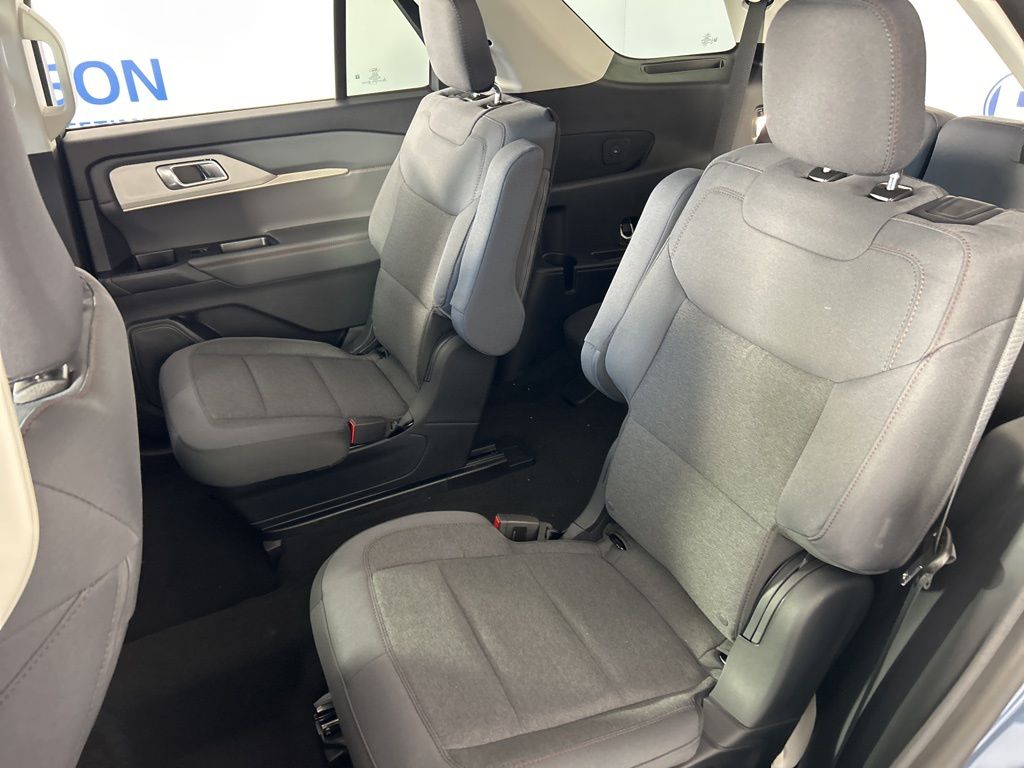 2025 Ford Explorer photo 26