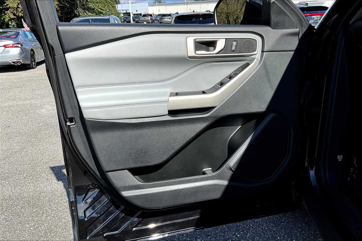 2022 Ford Explorer XLT photo 16