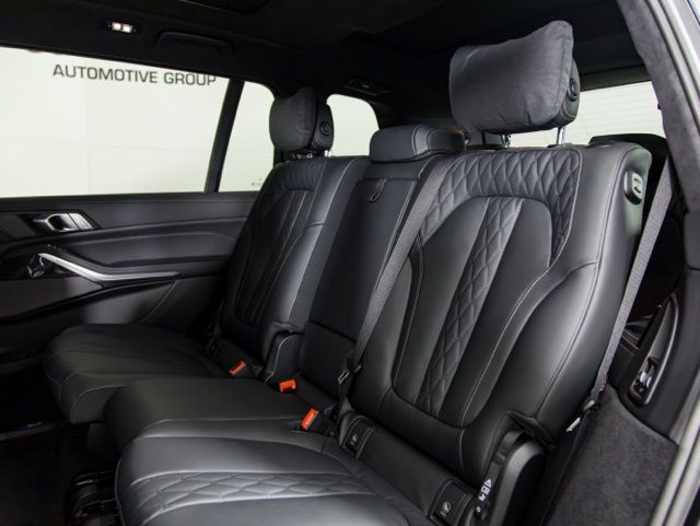 2025 Bmw X7 M60i photo 4