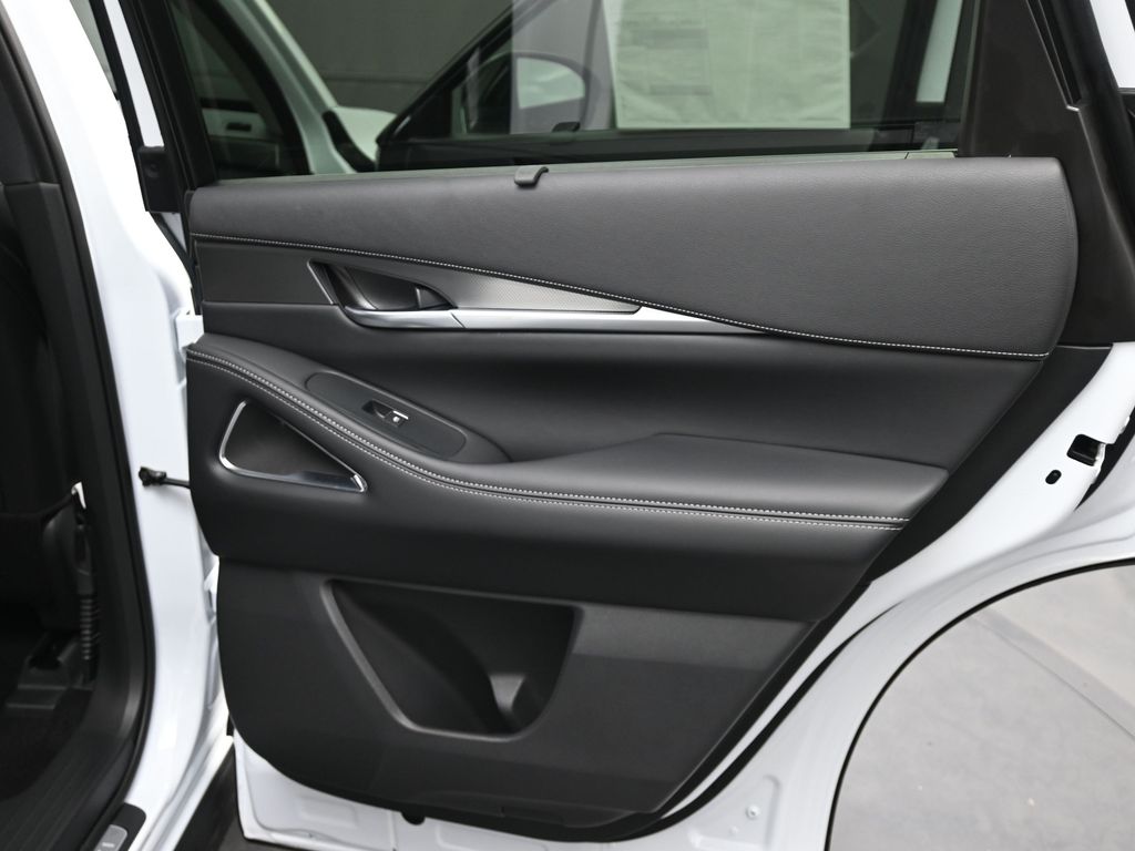 2026 Infiniti QX60 Luxe photo 11