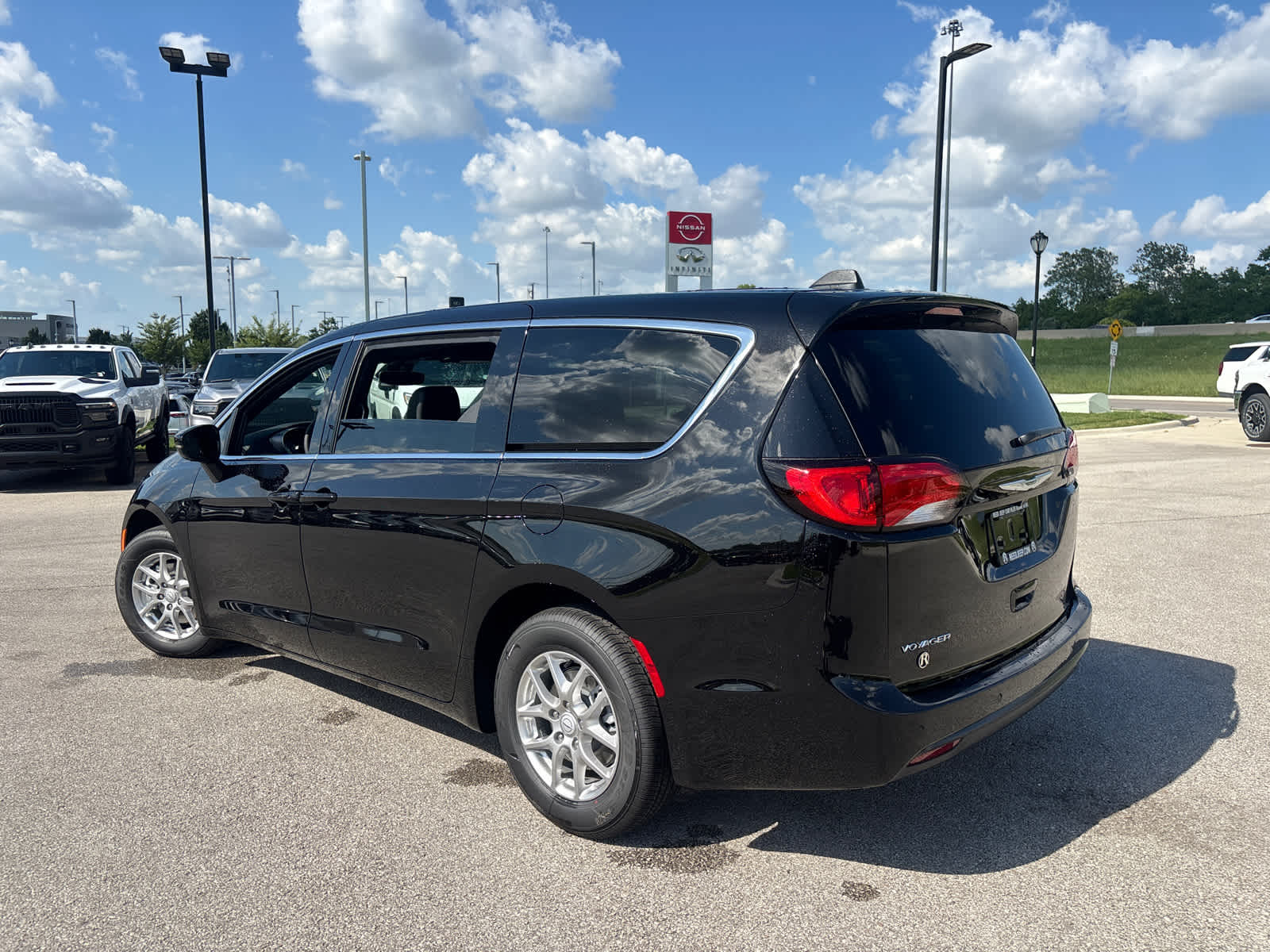 2025 Chrysler Voyager LX photo 6