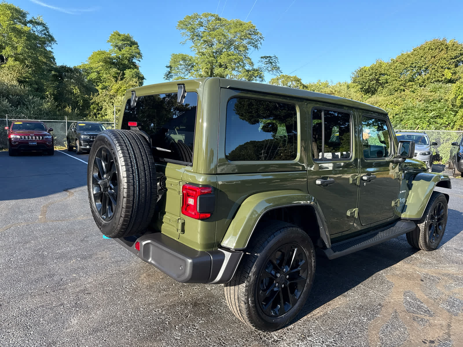 2024 Jeep Wrangler 4xe Sahara photo 3
