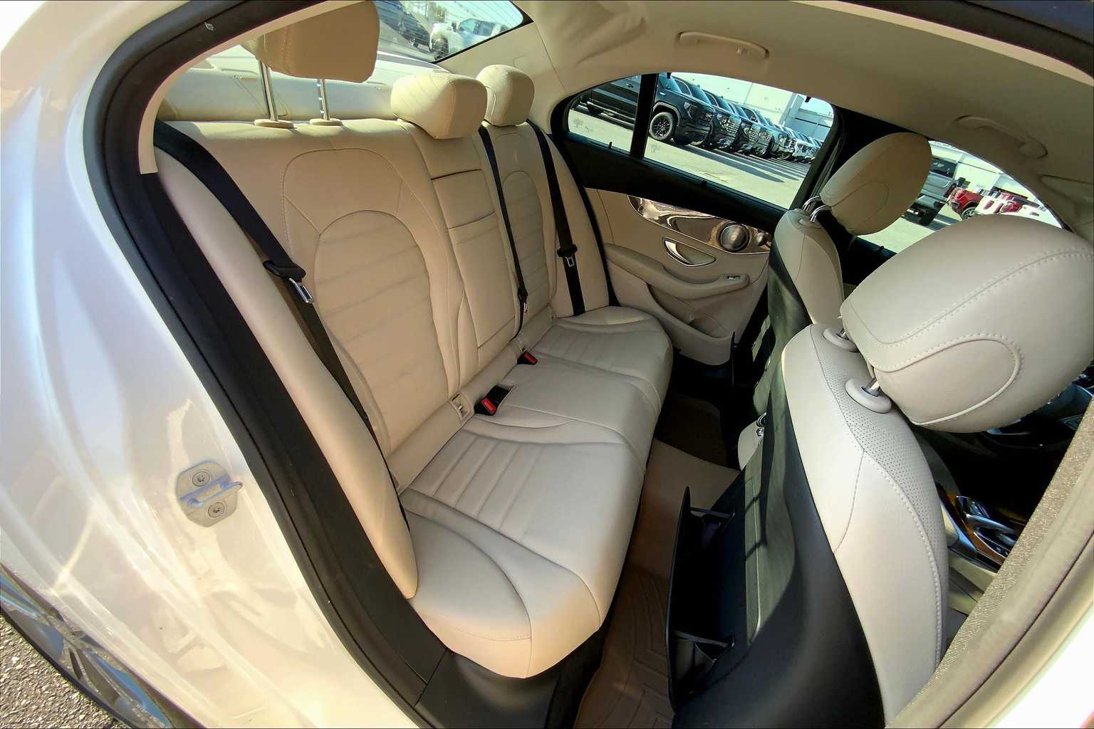 2015 Mercedes Benz C 300 4MATIC photo 17