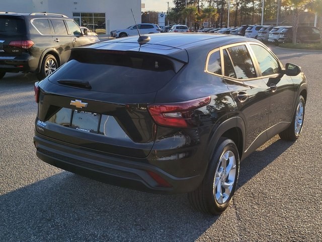 2024 Chevrolet Trax LS photo 2
