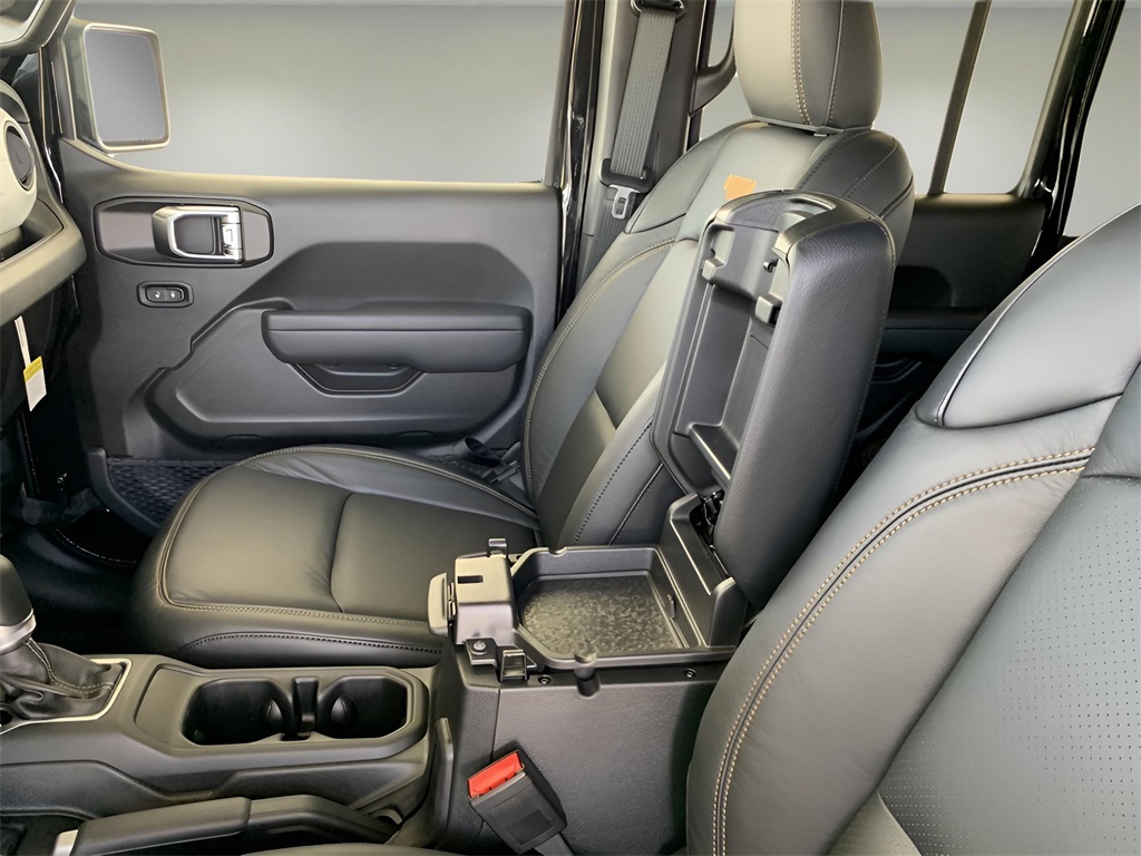 2025 Jeep Wrangler Willys photo 33
