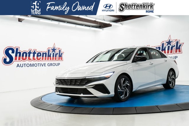 2025 Hyundai Elantra SEL's photo