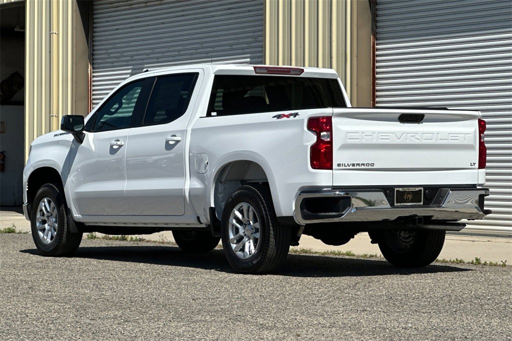 2025 Chevrolet Silverado 1500 LT photo 4