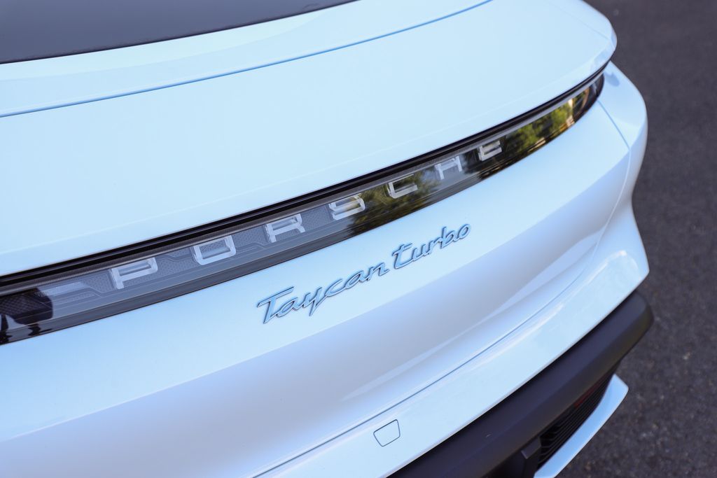 2020 Porsche Taycan Turbo photo 18