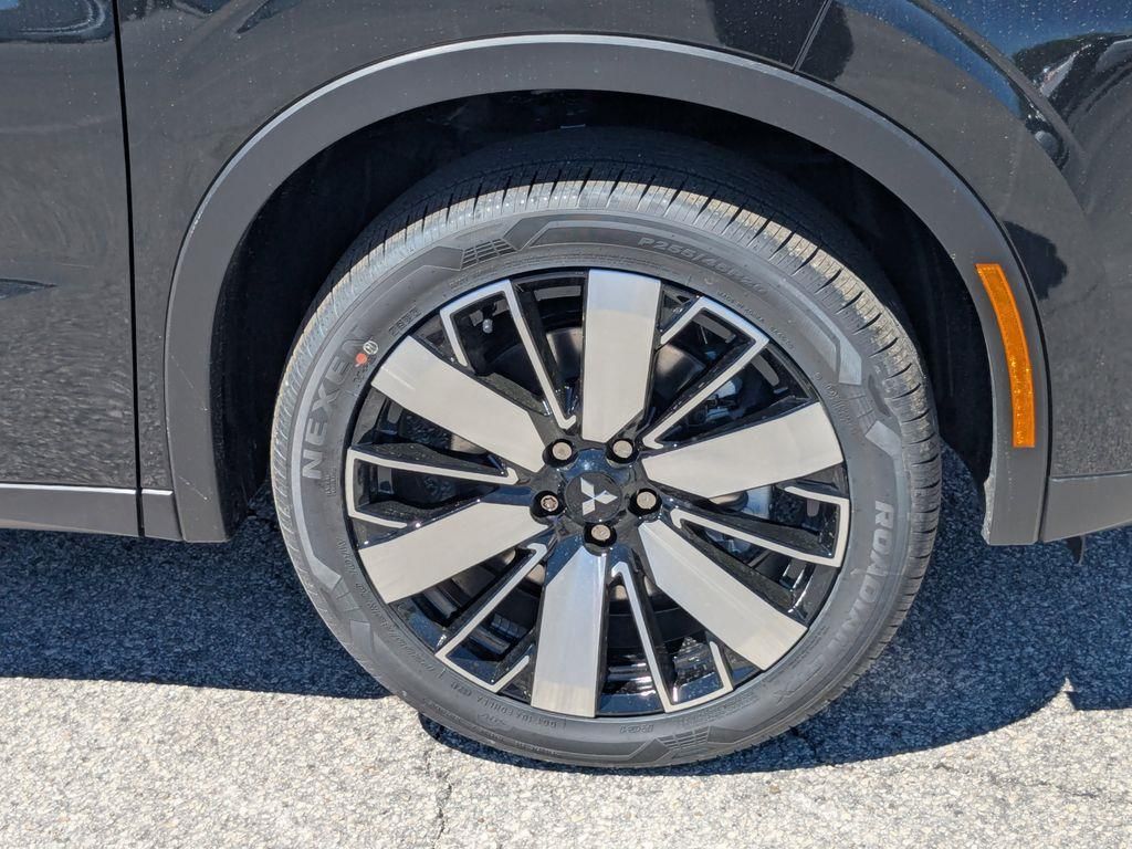 2025 Mitsubishi Outlander SE photo 9
