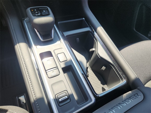 2025 Nissan Pathfinder SV photo 14