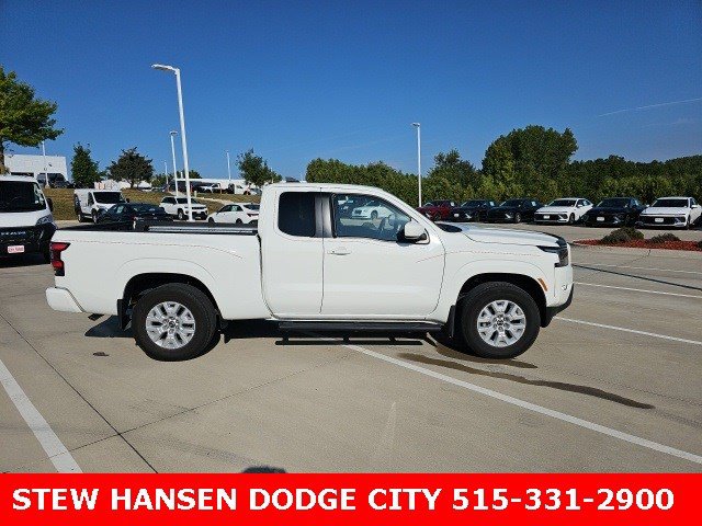 2022 Nissan Frontier LE photo 4