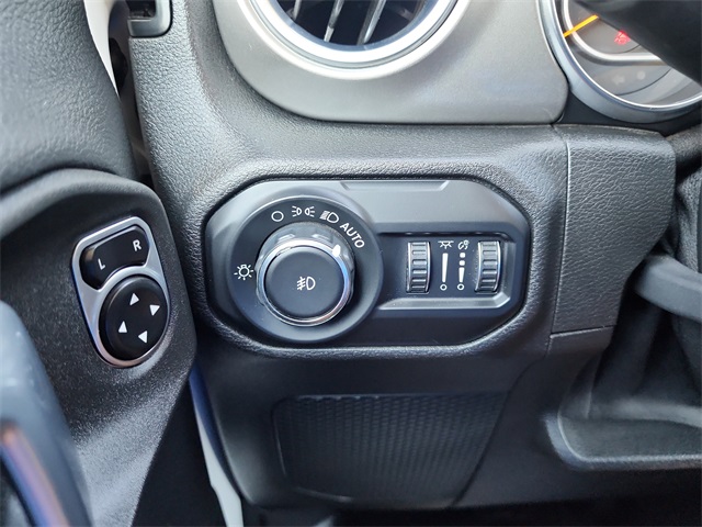 2020 Jeep Wrangler Unlimited Sahara photo 27