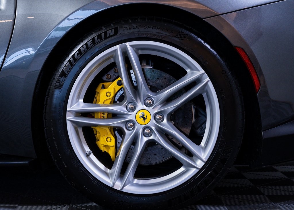 Certified Used 2018 Grigio Silverstone Metallic Ferrari Base image 6