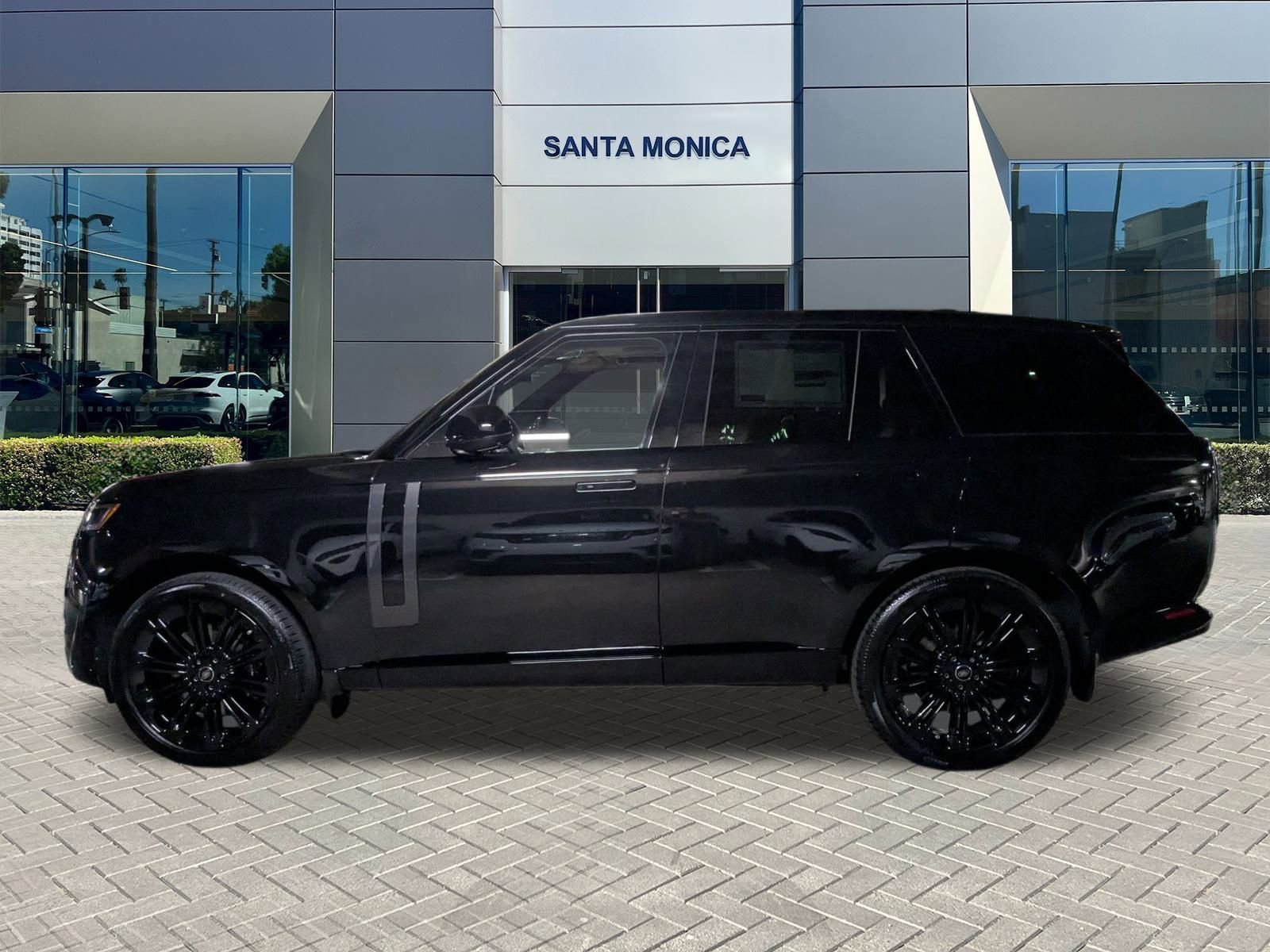 2025 Land Rover Range Rover SE photo 3